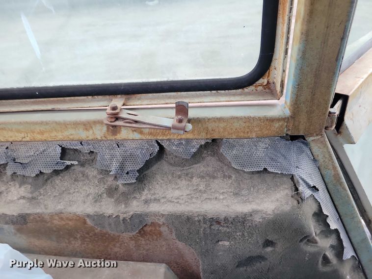 image for item NK9844 1975 Ford 7000 tractor