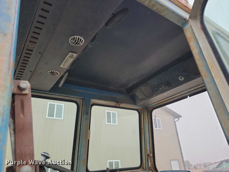 image for item NK9844 1975 Ford 7000 tractor