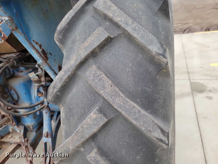 image for item NK9844 1975 Ford 7000 tractor