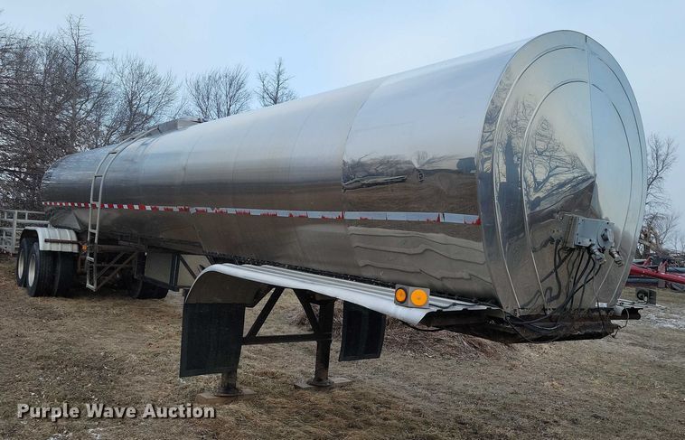 image for item NO9892 1975 Heil tank trailer