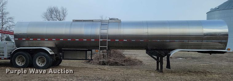 image for item NO9892 1975 Heil tank trailer