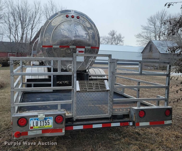 image for item NO9892 1975 Heil tank trailer