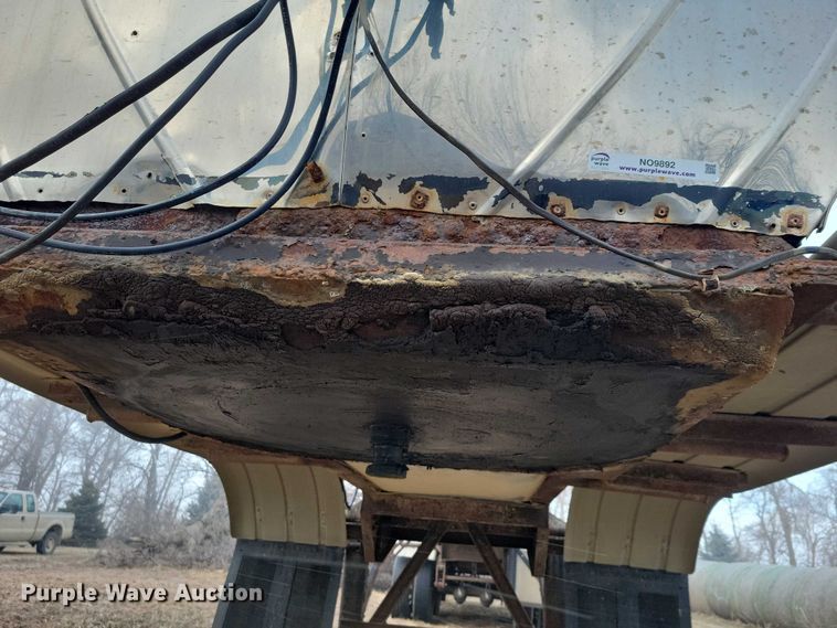 image for item NO9892 1975 Heil tank trailer