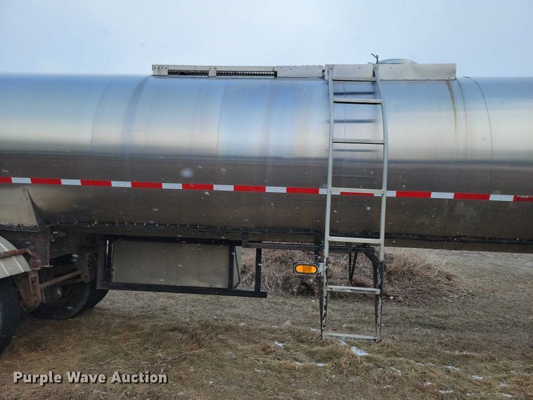 image for item NO9892 1975 Heil tank trailer