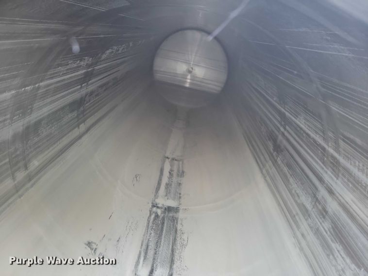 image for item NO9892 1975 Heil tank trailer