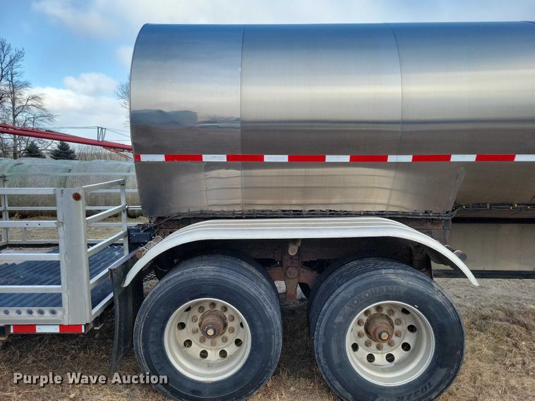 image for item NO9892 1975 Heil tank trailer