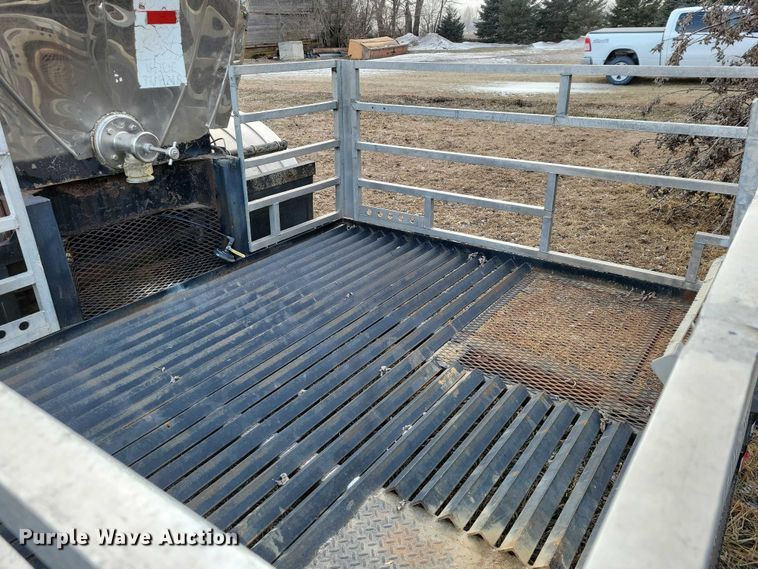 image for item NO9892 1975 Heil tank trailer