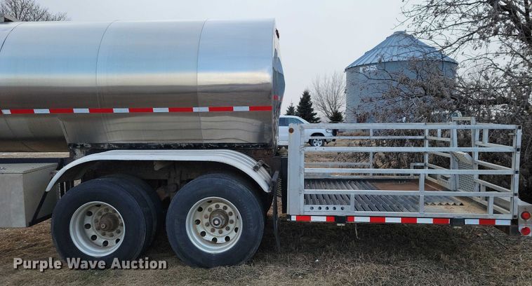 image for item NO9892 1975 Heil tank trailer