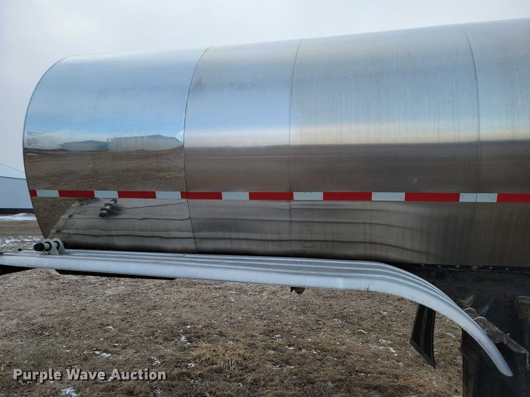 image for item NO9892 1975 Heil tank trailer