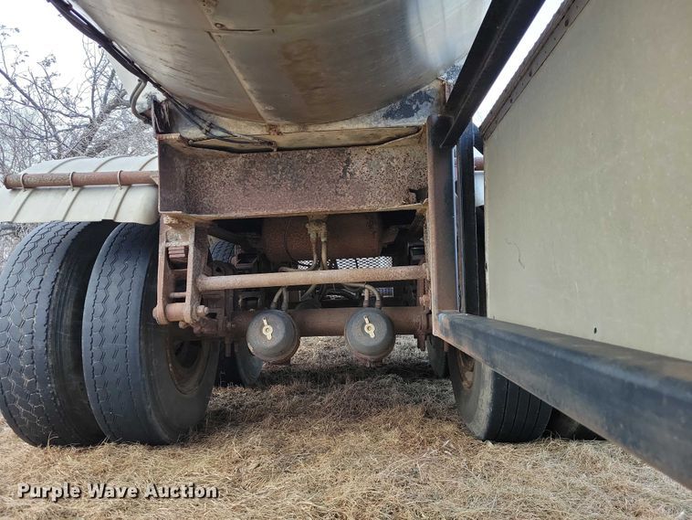 image for item NO9892 1975 Heil tank trailer