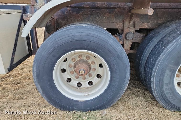 image for item NO9892 1975 Heil tank trailer