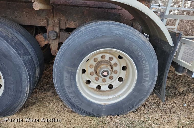 image for item NO9892 1975 Heil tank trailer