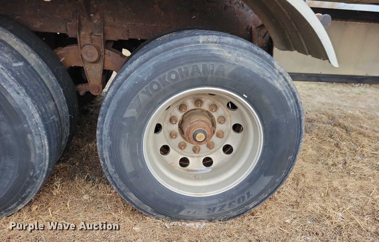 image for item NO9892 1975 Heil tank trailer