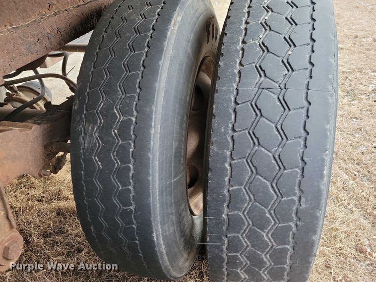 image for item NO9892 1975 Heil tank trailer