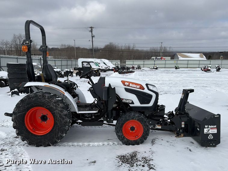 image for item YA1994 Bobcat CT2025 MFWD tractor
