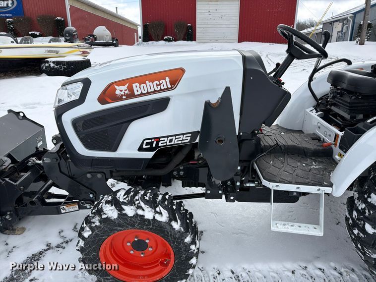 image for item YA1994 Bobcat CT2025 MFWD tractor