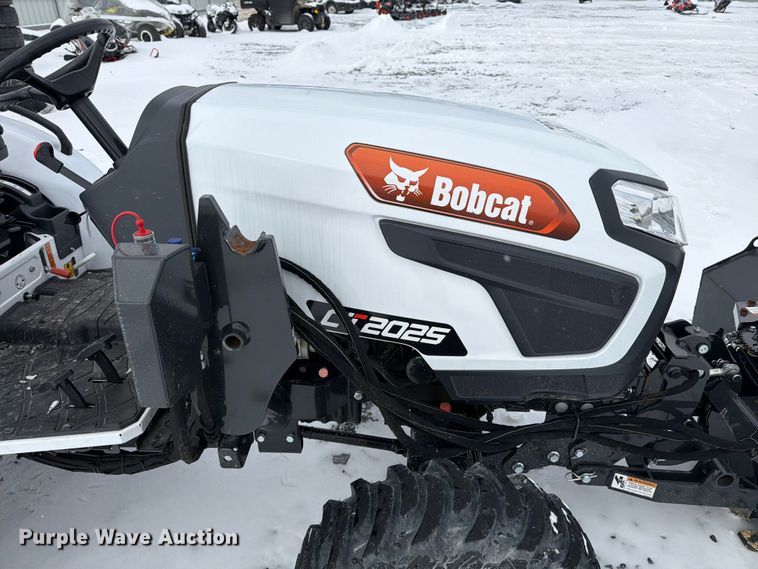 image for item YA1994 Bobcat CT2025 MFWD tractor