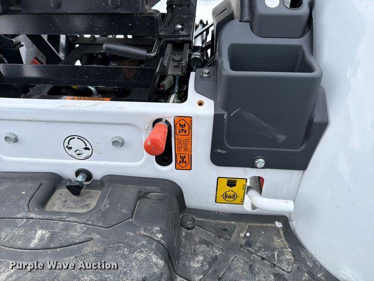 image for item YA1994 Bobcat CT2025 MFWD tractor