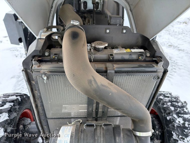 image for item YA1994 Bobcat CT2025 MFWD tractor