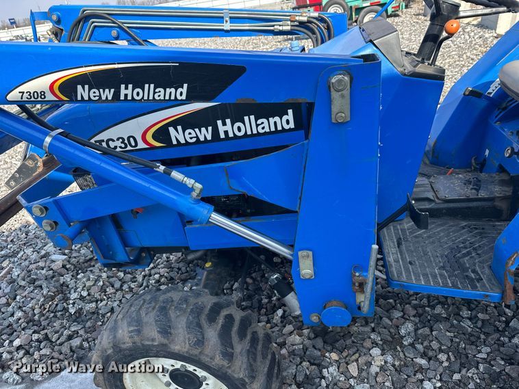 image for item YA2573 2005 New Holland TC30 MFWD tractor