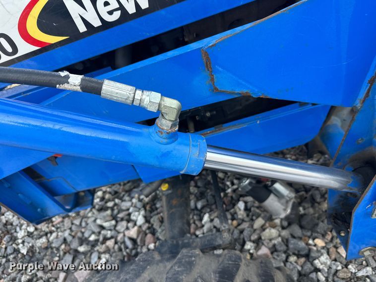 image for item YA2573 2005 New Holland TC30 MFWD tractor