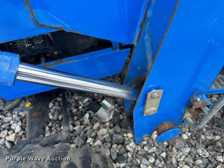 image for item YA2573 2005 New Holland TC30 MFWD tractor