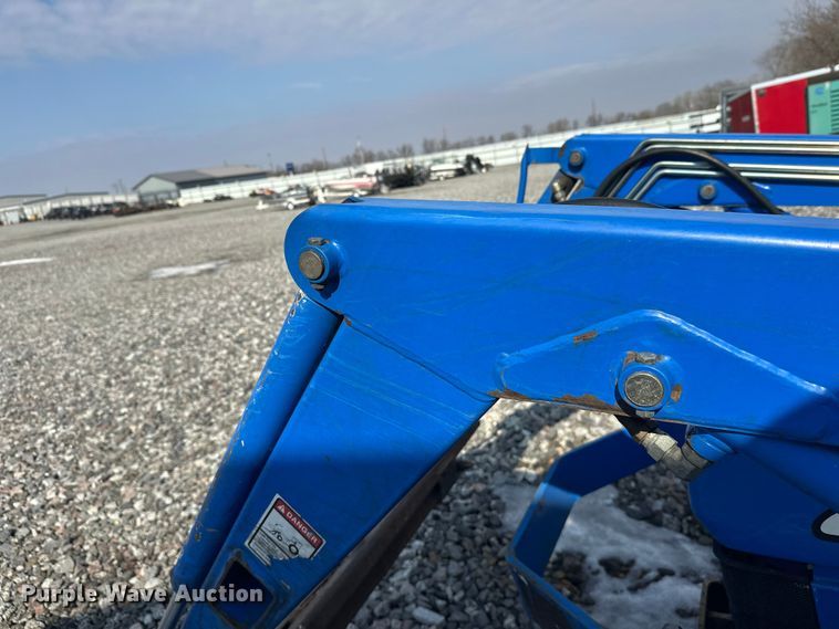 image for item YA2573 2005 New Holland TC30 MFWD tractor