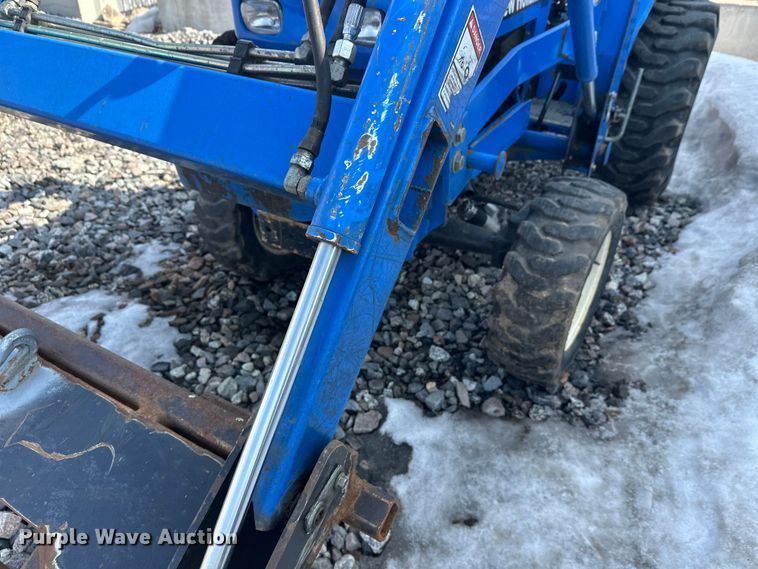 image for item YA2573 2005 New Holland TC30 MFWD tractor