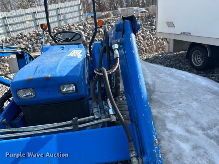 image for item YA2573 2005 New Holland TC30 MFWD tractor