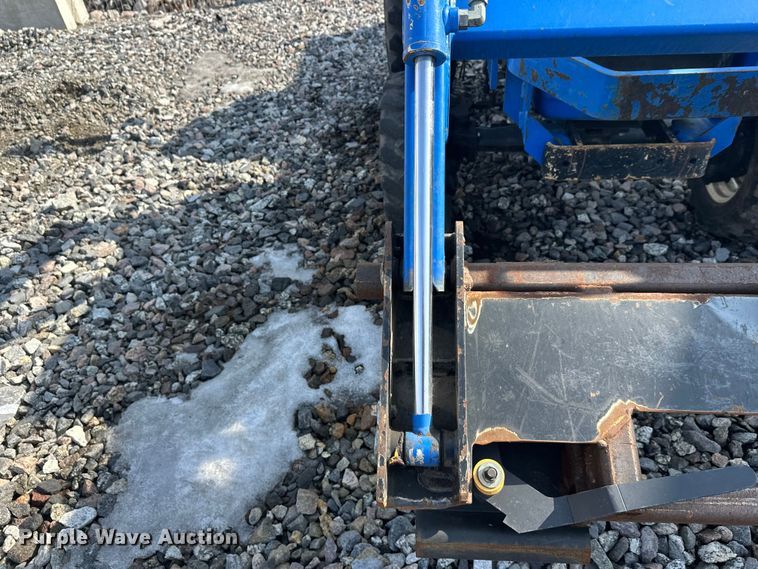 image for item YA2573 2005 New Holland TC30 MFWD tractor