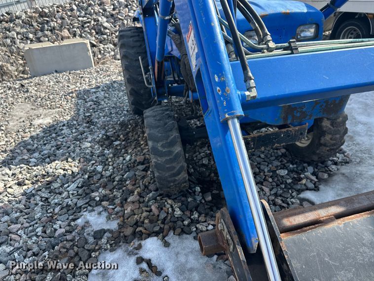 image for item YA2573 2005 New Holland TC30 MFWD tractor