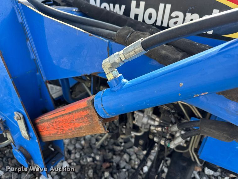 image for item YA2573 2005 New Holland TC30 MFWD tractor