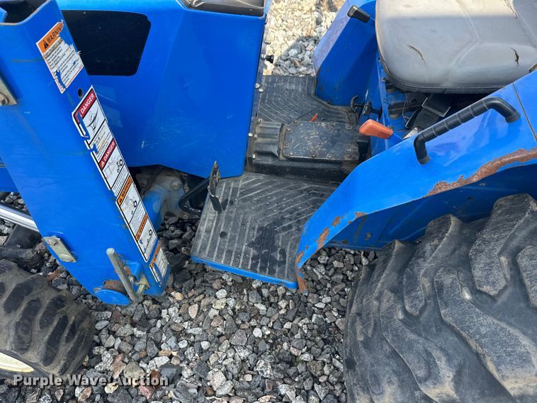 image for item YA2573 2005 New Holland TC30 MFWD tractor