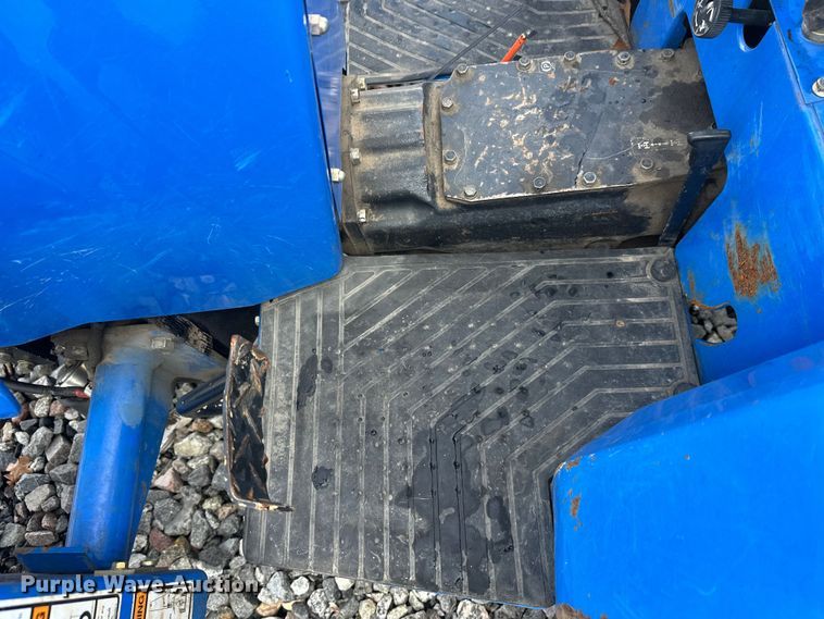 image for item YA2573 2005 New Holland TC30 MFWD tractor