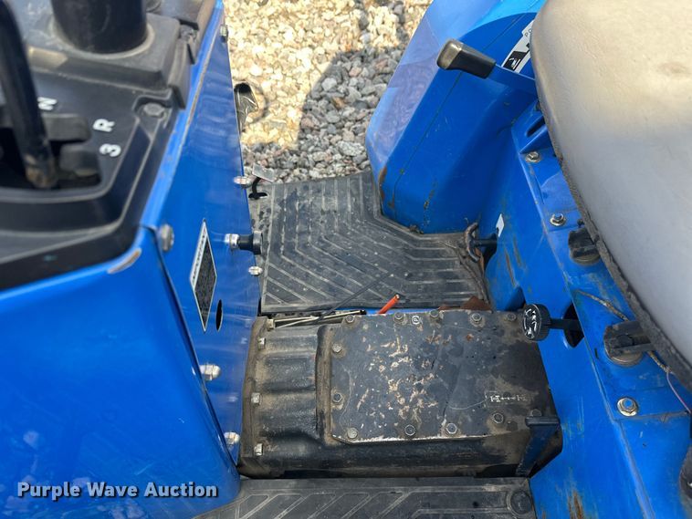 image for item YA2573 2005 New Holland TC30 MFWD tractor