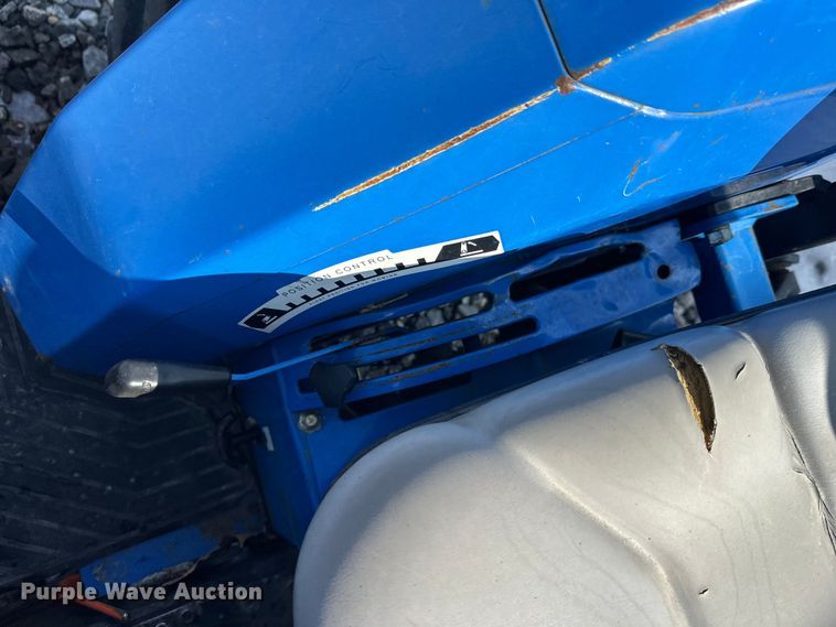 image for item YA2573 2005 New Holland TC30 MFWD tractor