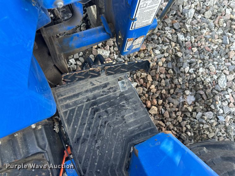 image for item YA2573 2005 New Holland TC30 MFWD tractor