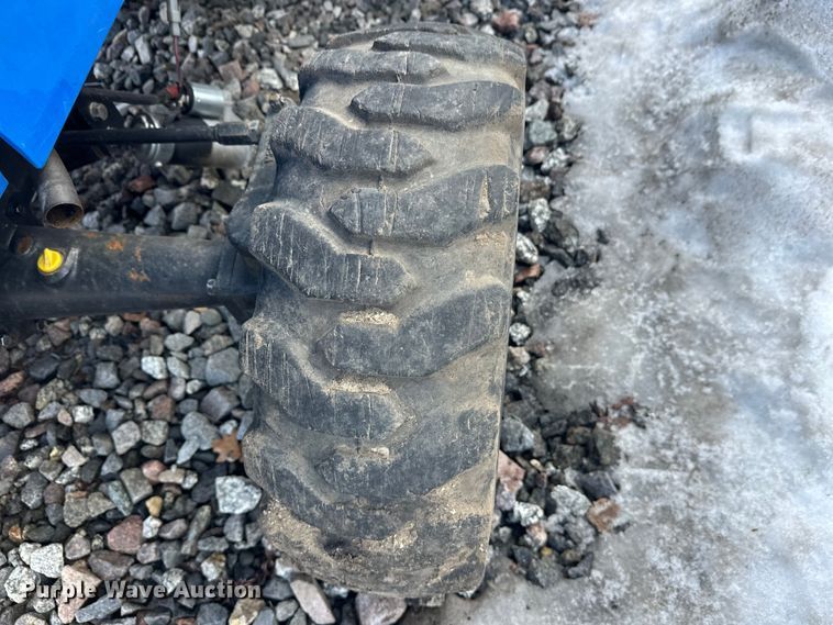 image for item YA2573 2005 New Holland TC30 MFWD tractor