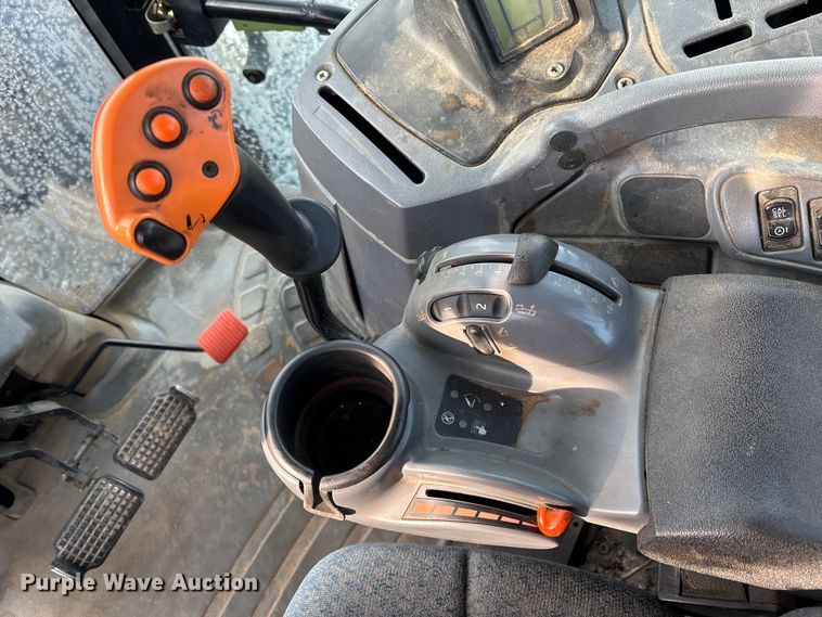 image for item YA2614 2007 New Holland T7060 MFWD tractor