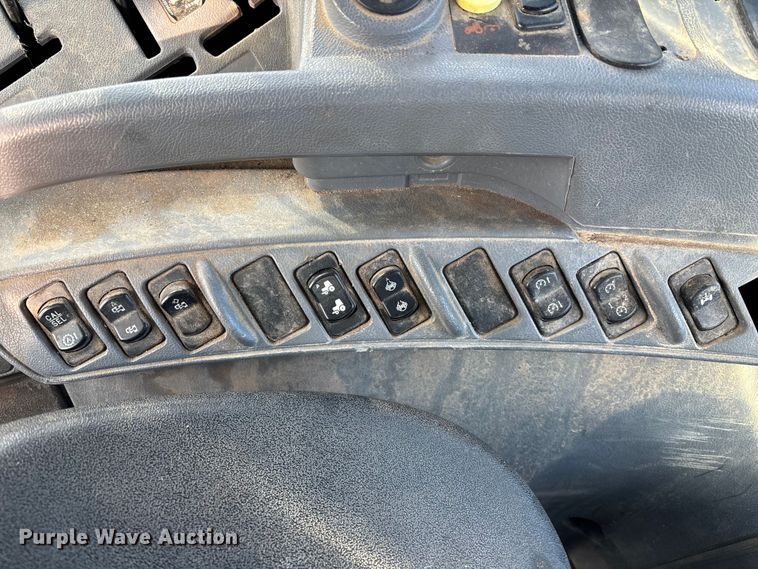 image for item YA2614 2007 New Holland T7060 MFWD tractor