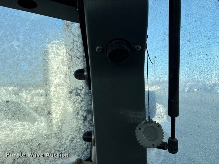 image for item YA2614 2007 New Holland T7060 MFWD tractor