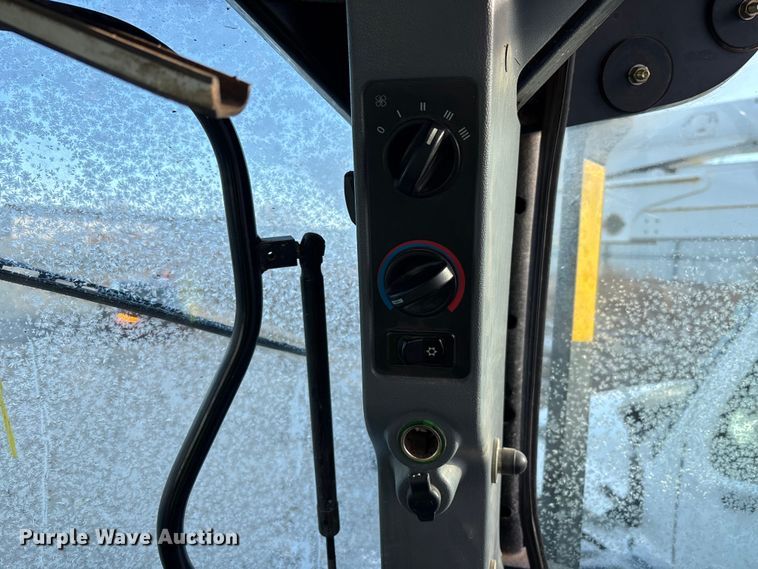 image for item YA2614 2007 New Holland T7060 MFWD tractor