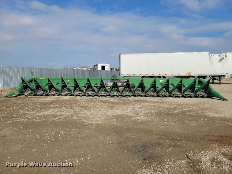 image for item YA2756 2013 John Deere  616C StalkMaster corn head