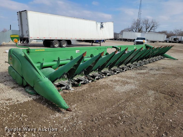 image for item YA2756 2013 John Deere  616C StalkMaster corn head