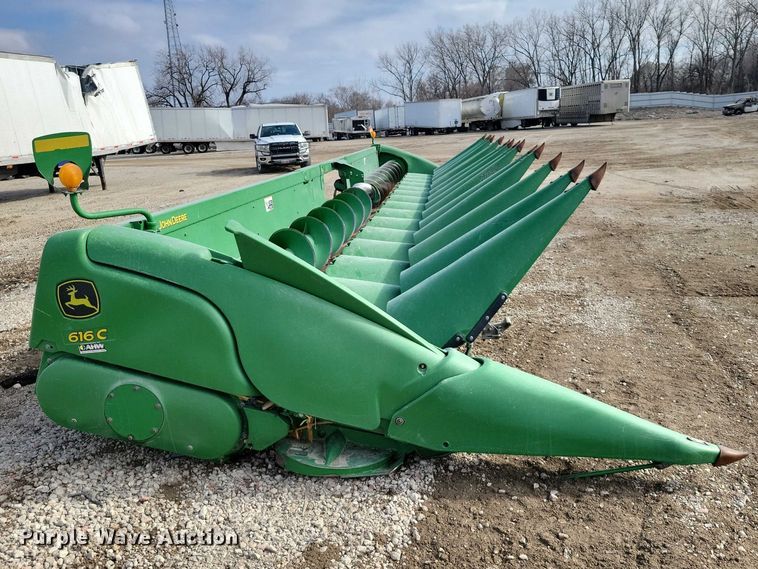 image for item YA2756 2013 John Deere  616C StalkMaster corn head