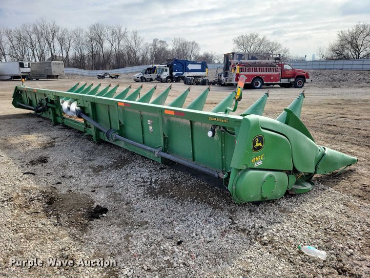 image for item YA2756 2013 John Deere  616C StalkMaster corn head