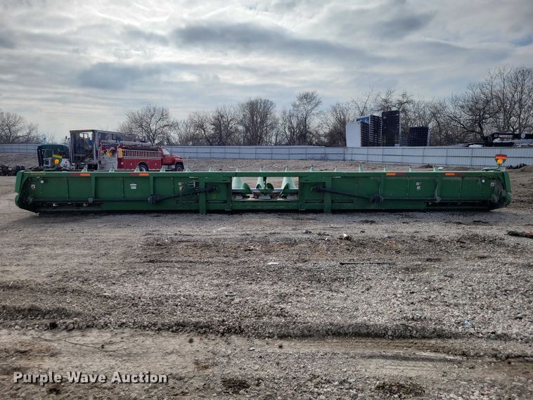 image for item YA2756 2013 John Deere  616C StalkMaster corn head