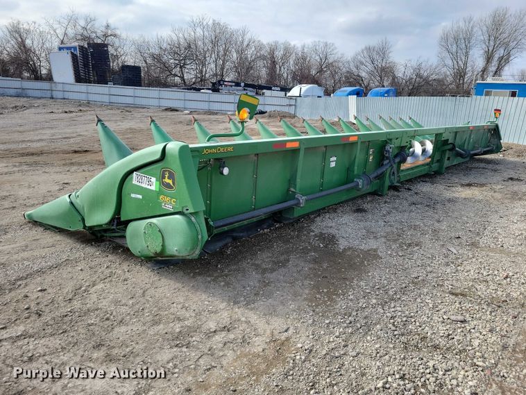image for item YA2756 2013 John Deere  616C StalkMaster corn head