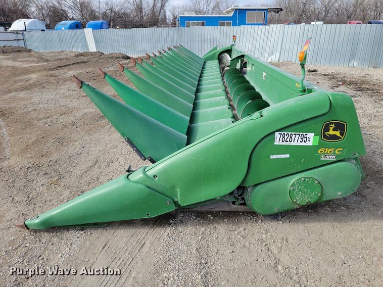 image for item YA2756 2013 John Deere  616C StalkMaster corn head