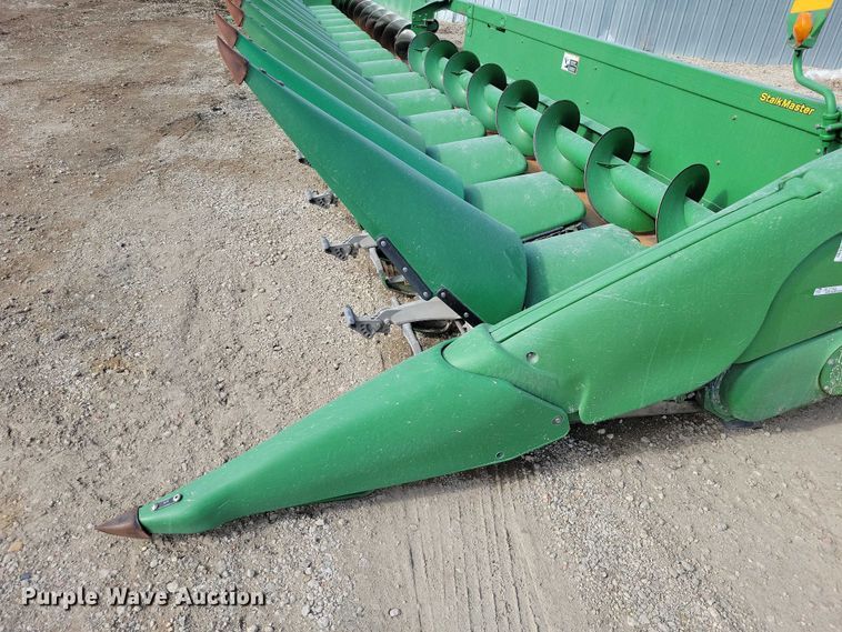 image for item YA2756 2013 John Deere  616C StalkMaster corn head